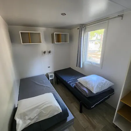 Campsite Confort Dans 4 Etoiles Marina De Front De Canet-en-Roussillon